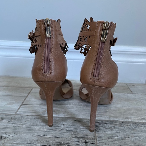 Neutral/ Tan Laser Cut Leather Pointed Toe Heels - Picture 3 of 5